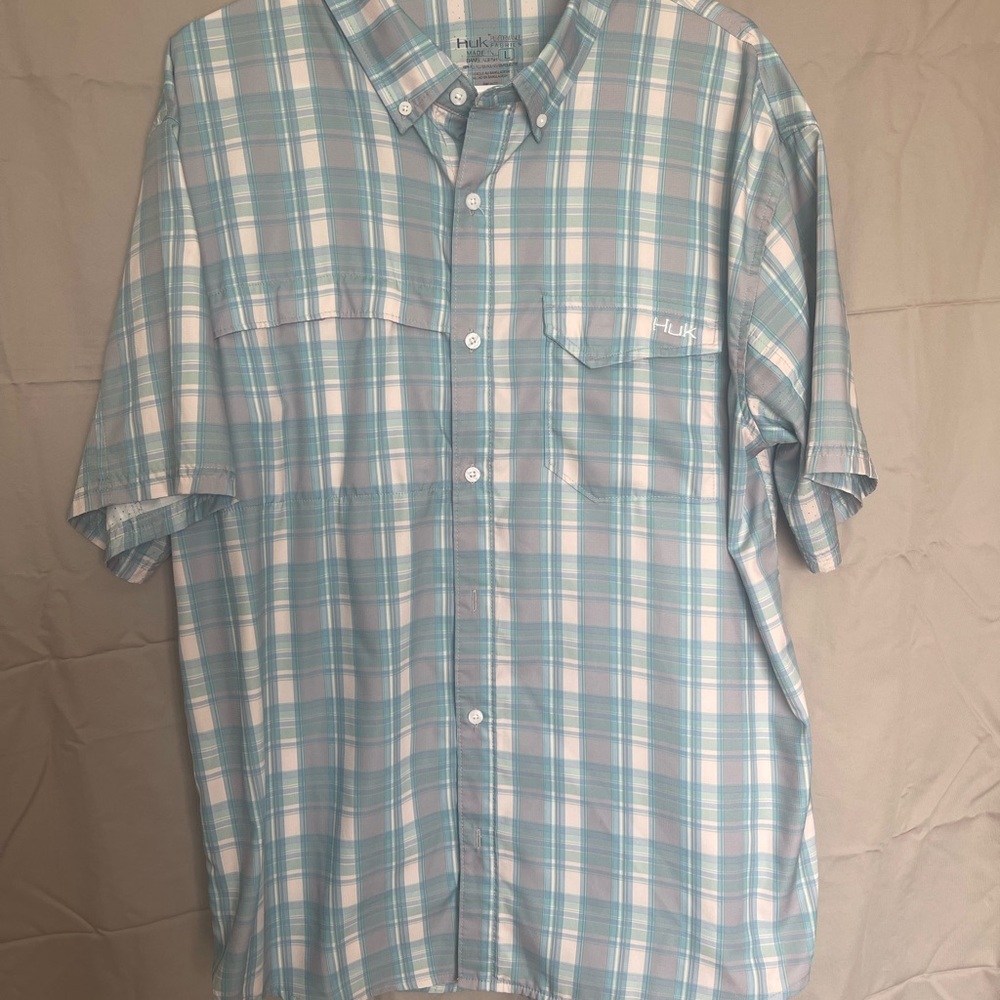 Huk Men’s Aqua and White Plaid Short Sleeve Button-Down Shirt
